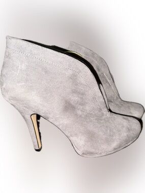 Apt. 9 Light Grey Suede Closed-Toe High Heel Booties